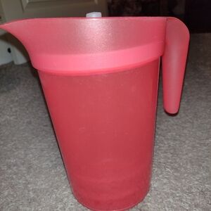 Tupperware 2 Quart Pitcher – Pink – Classic Flip-Top Lid